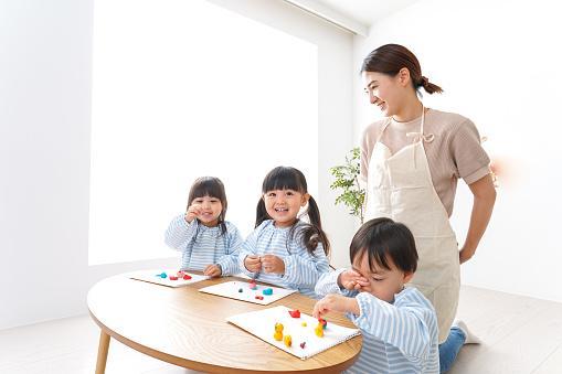 幼稚園教諭/正社員　年間休日144日　完全週休2日制