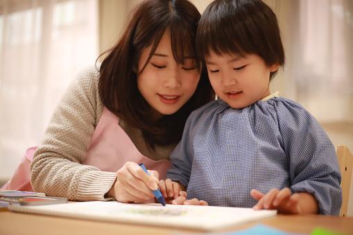 幼稚園教諭/正社員　賞与４.０ヶ月分支給(年3回)！　日祝他休み　経験者優遇！　マイカー通勤OK